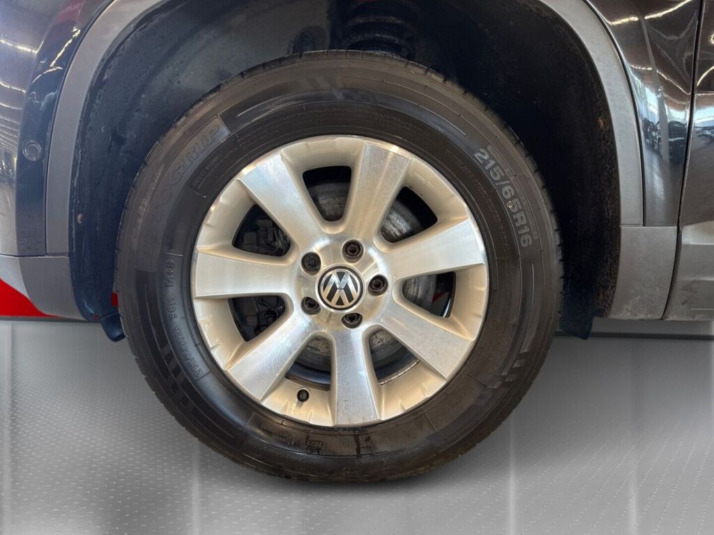 Volkswagen Tiguan 2011 Musta