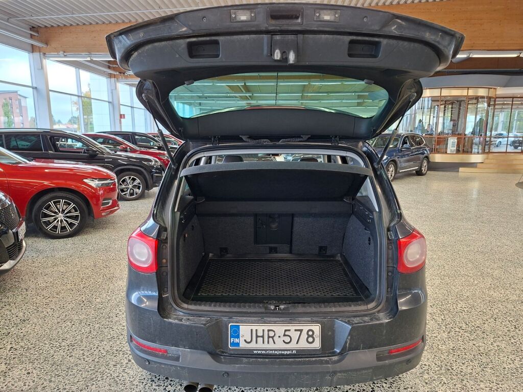 Volkswagen Tiguan 2011 Musta
