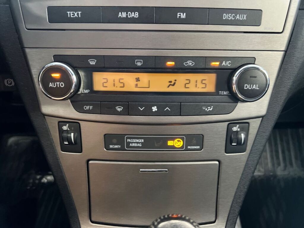 Toyota Avensis 2011 Sininen