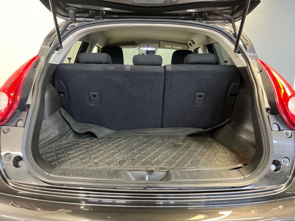 Nissan Juke 2011 Ruskea (beige)