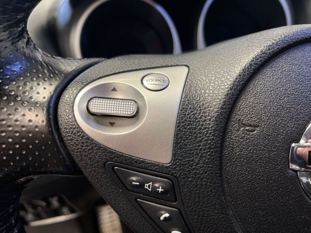 Nissan Juke 2011 Ruskea (beige)
