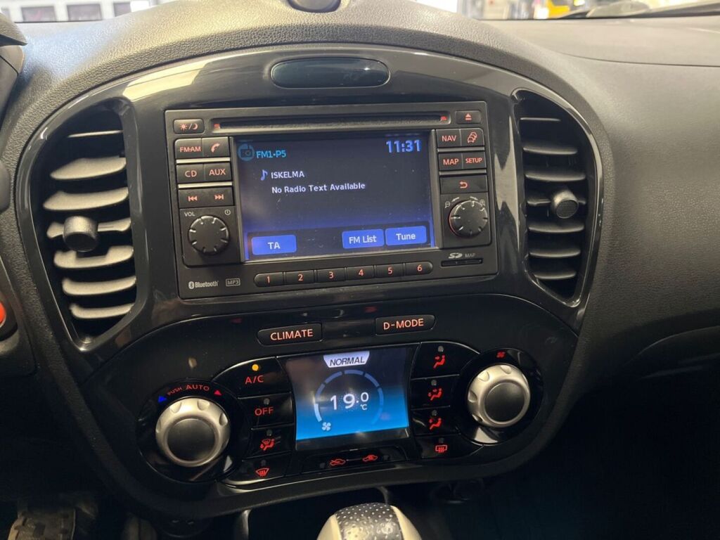 Nissan Juke 2011 Ruskea (beige)
