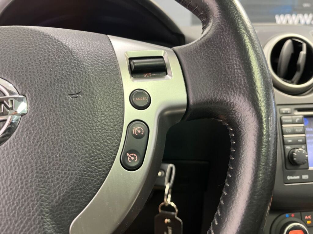 Nissan Qashqai+2 2011 Punainen