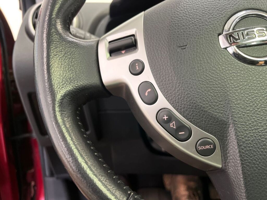 Nissan Qashqai+2 2011 Punainen