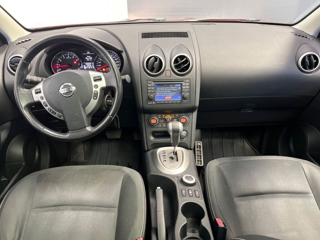 Nissan Qashqai+2 2011 Punainen