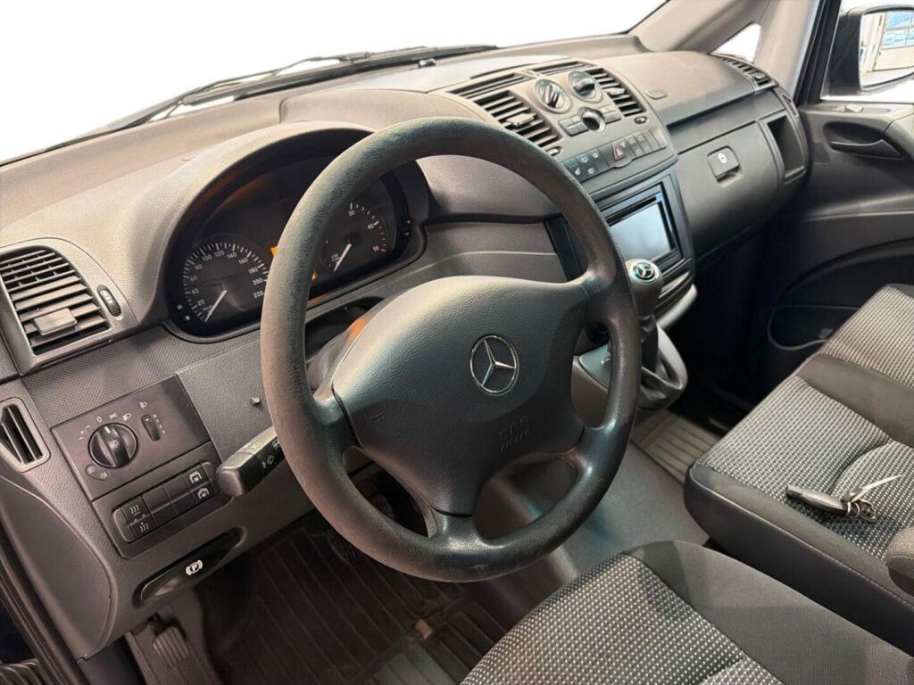 Mercedes-Benz Vito 2011 Musta