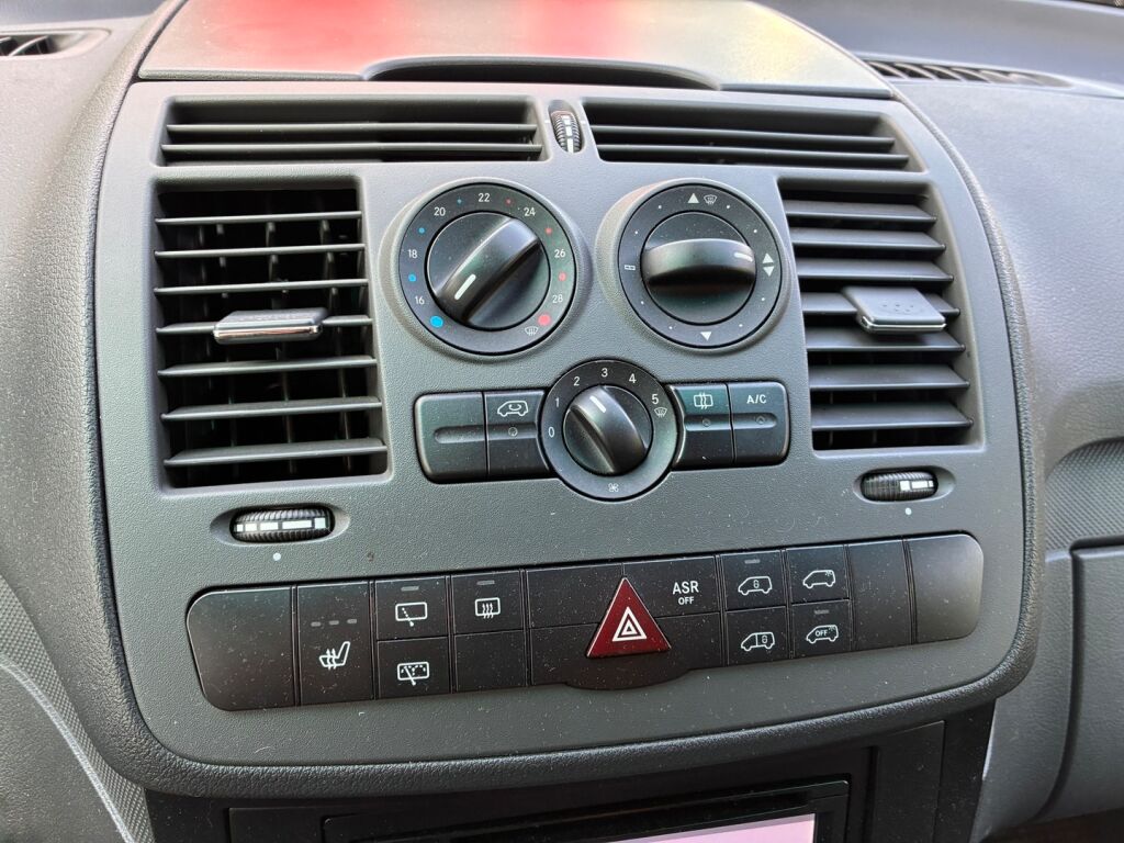 Mercedes-Benz Vito 2011 Musta