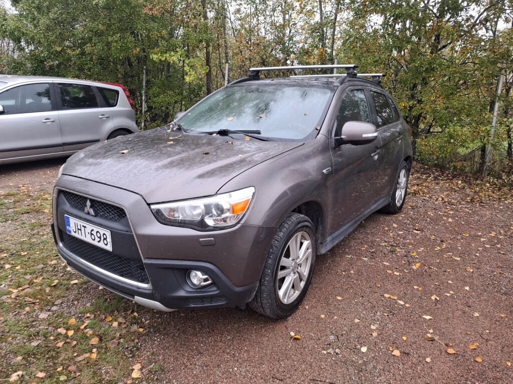 Mitsubishi ASX 2011 Ruskea (beige)