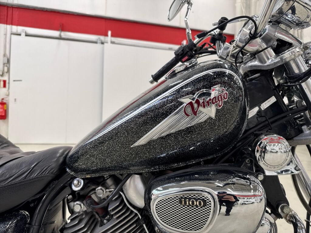 Yamaha XV 1999 PUNAINEN