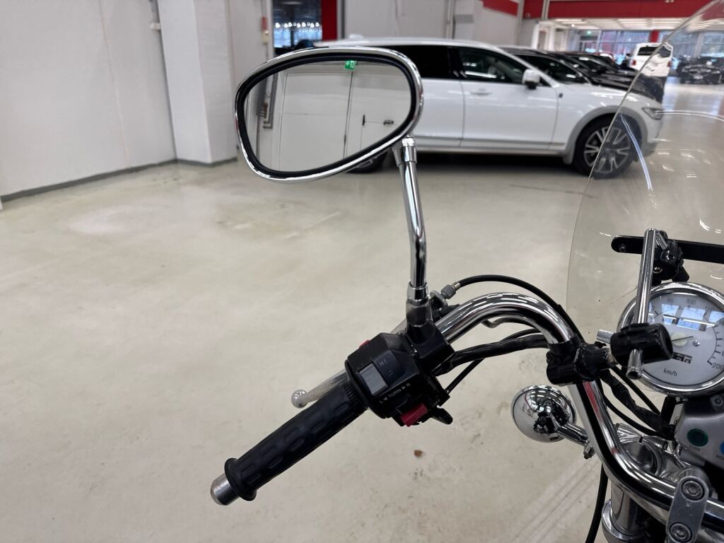 Yamaha XV 1999 PUNAINEN