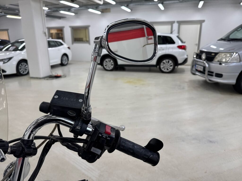 Yamaha XV 1999 PUNAINEN