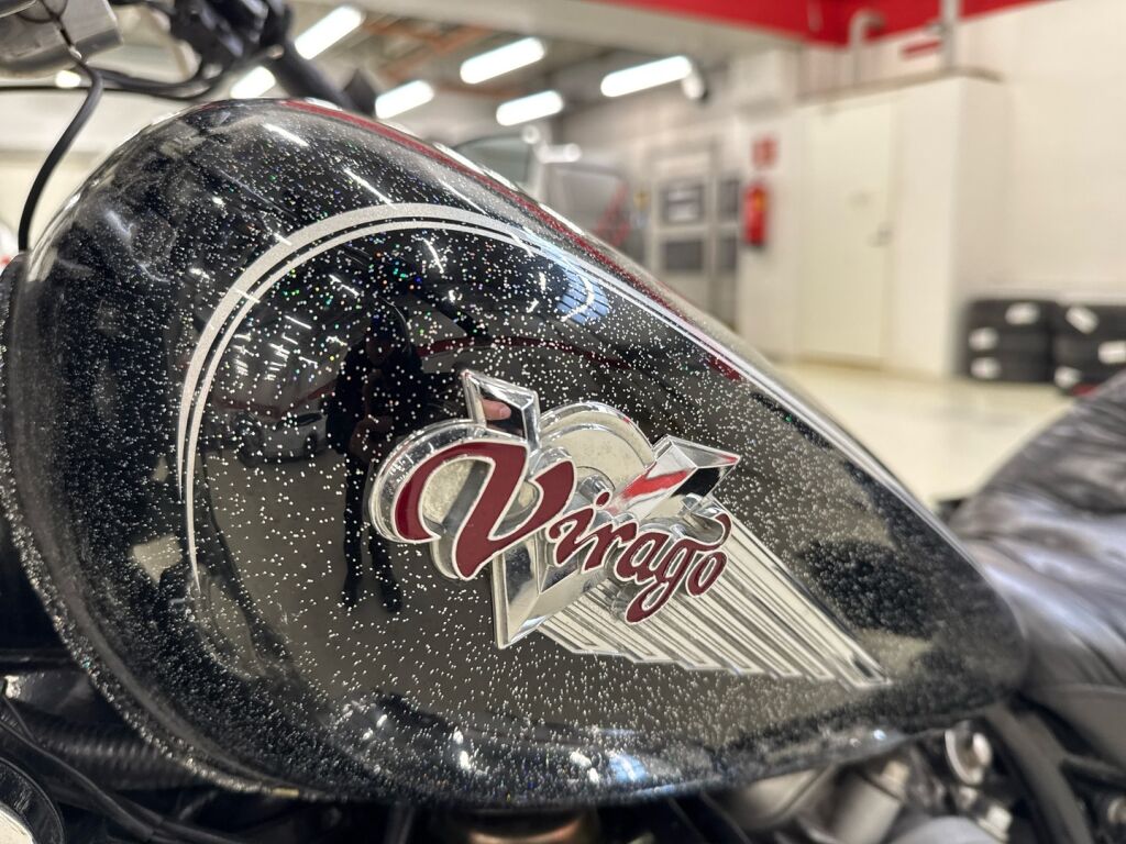 Yamaha XV 1999 PUNAINEN