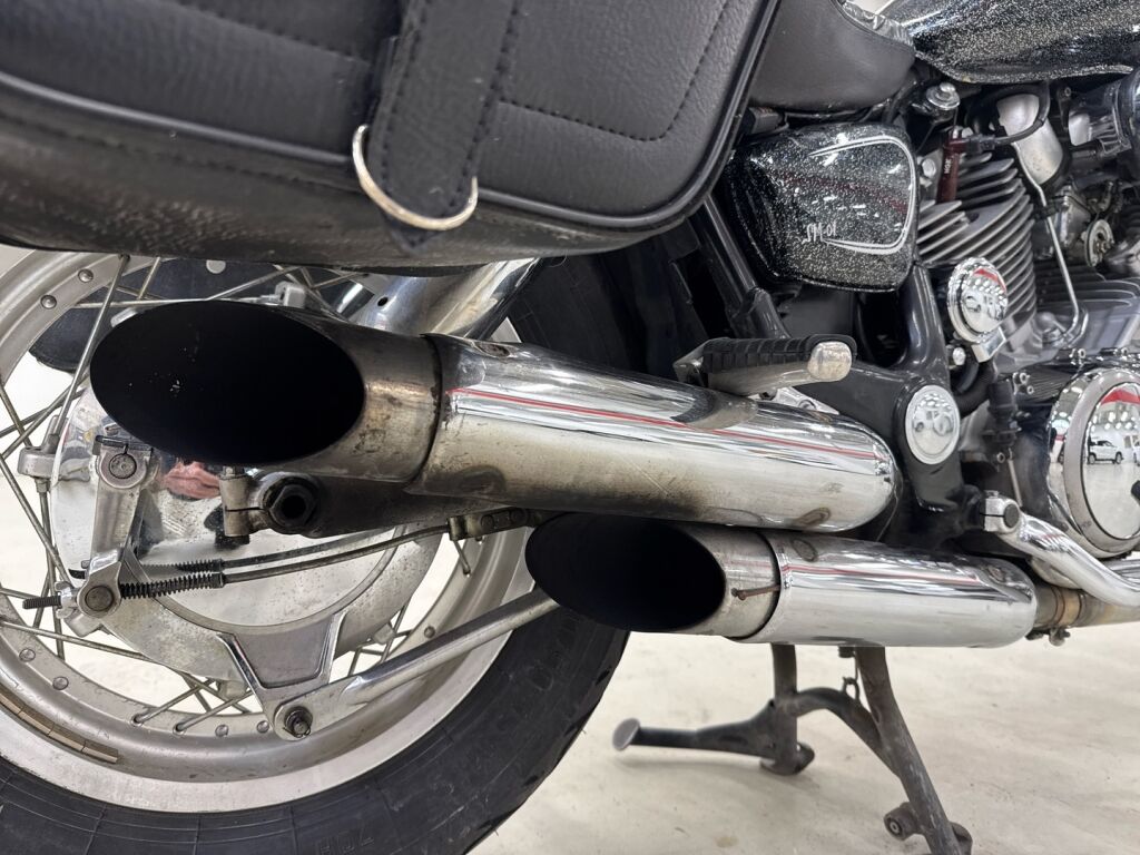 Yamaha XV 1999 PUNAINEN