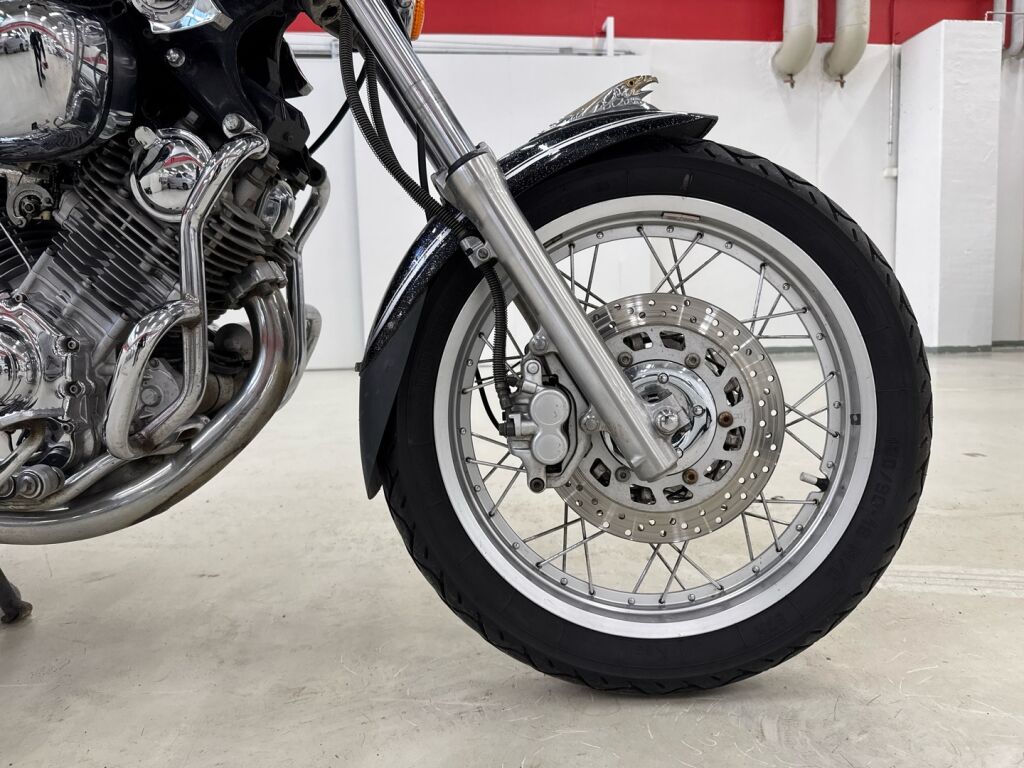 Yamaha XV 1999 PUNAINEN