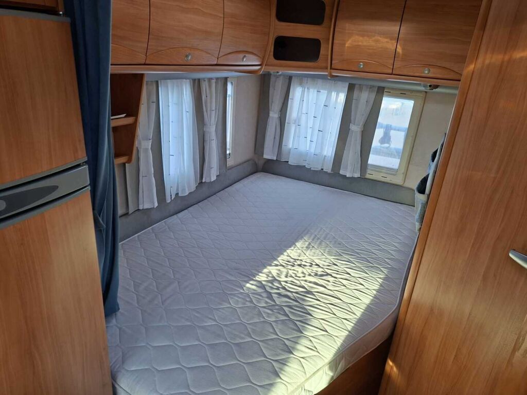 Adria IZOLA S 687 SP 2008 Valkoinen