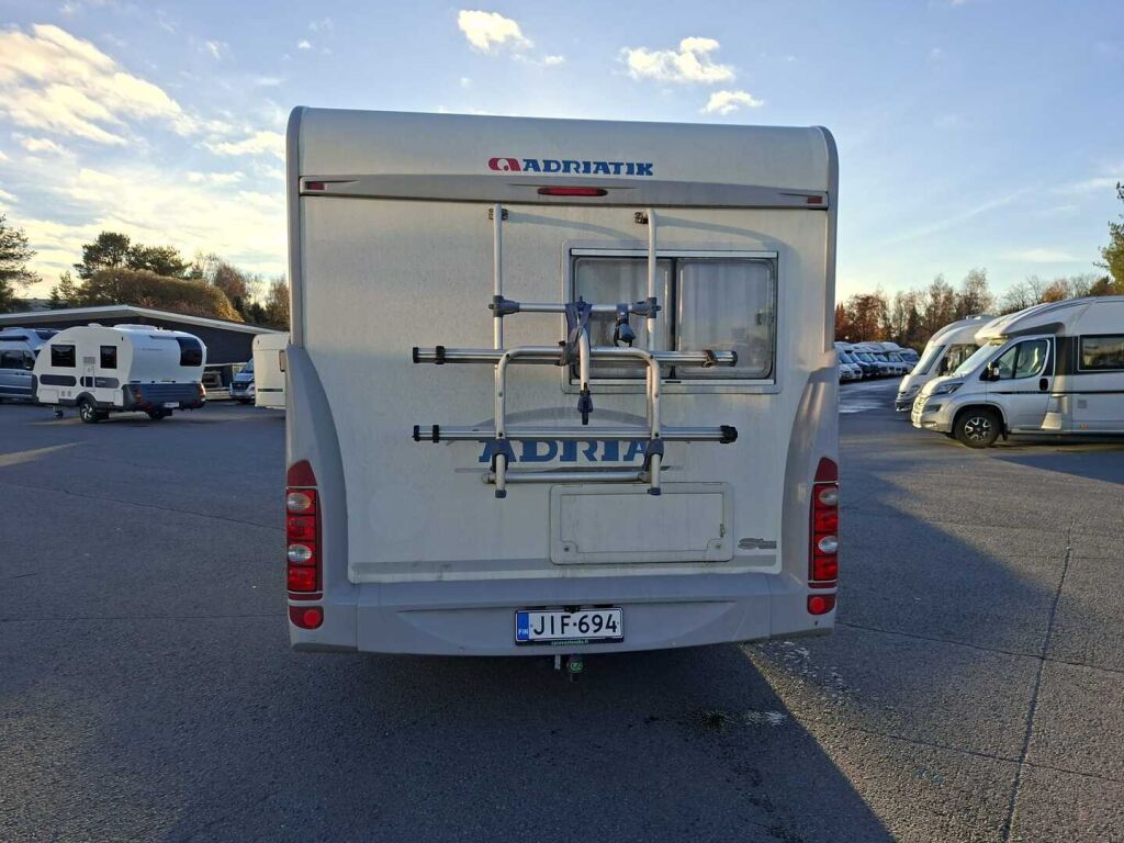 Adria IZOLA S 687 SP 2008 Valkoinen