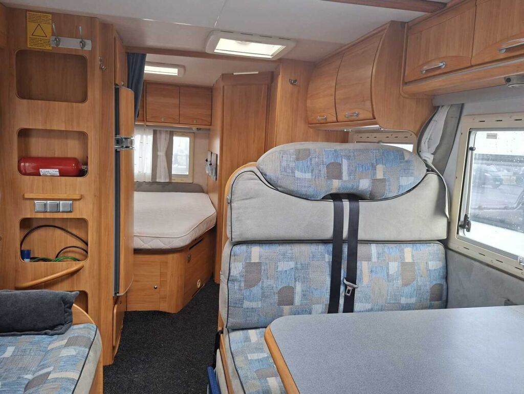 Adria IZOLA S 687 SP 2008 Valkoinen