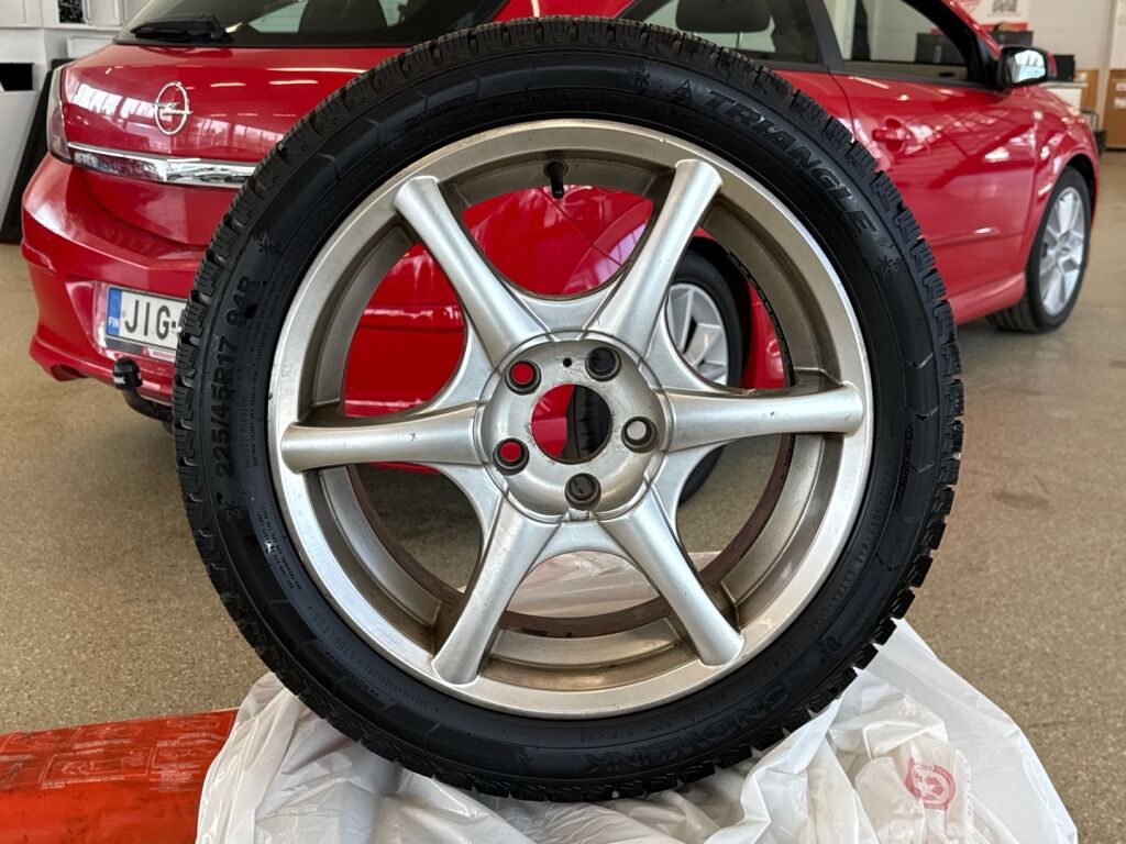 Opel Astra 2009 Punainen