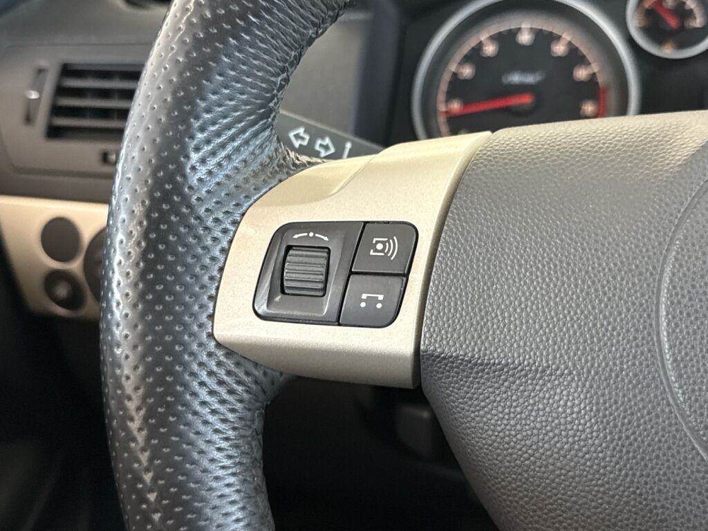 Opel Astra 2009 Punainen