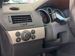 Opel Astra 2009 Punainen