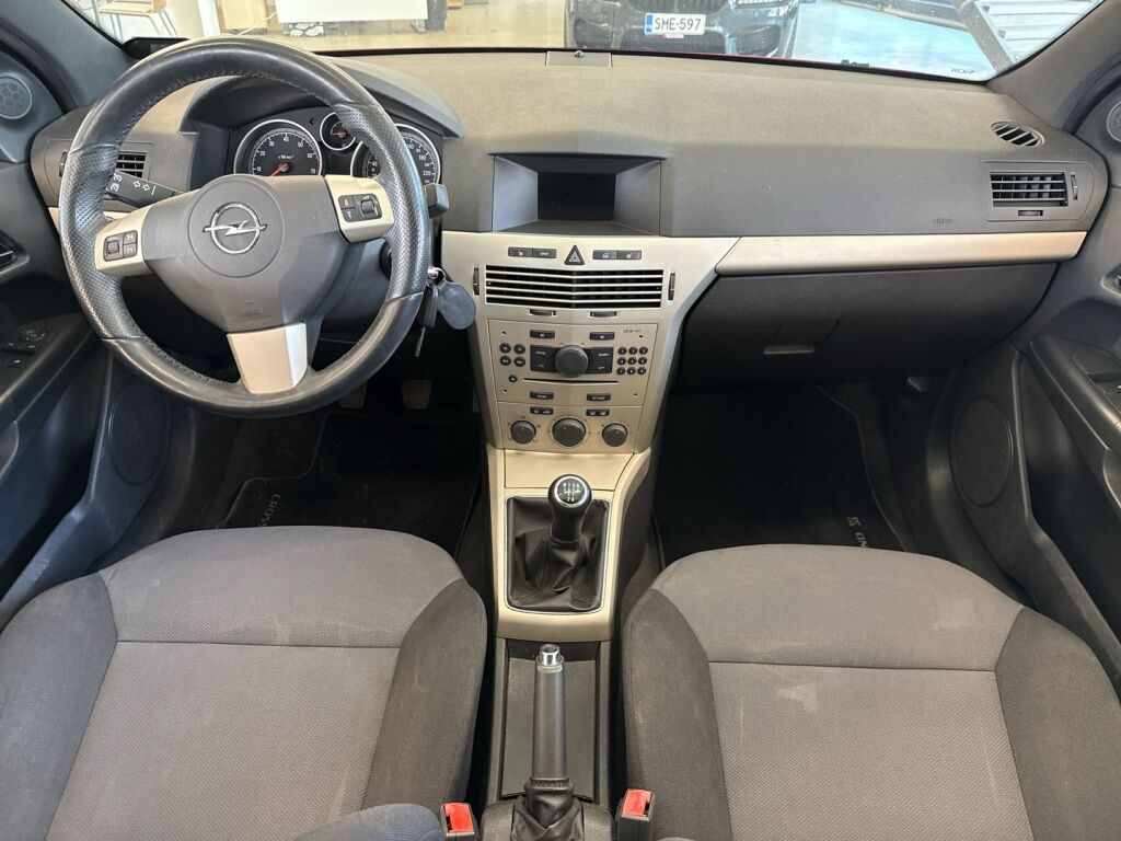 Opel Astra 2009 Punainen