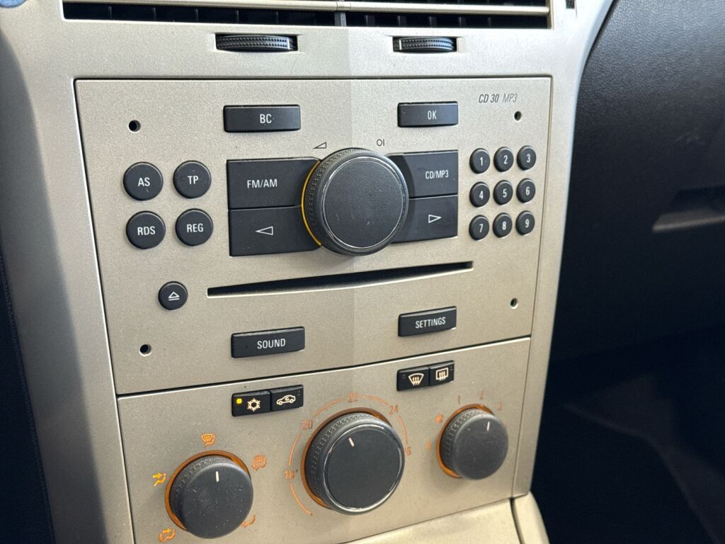 Opel Astra 2009 Punainen