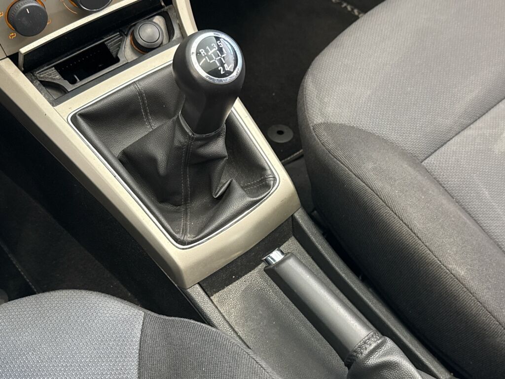 Opel Astra 2009 Punainen