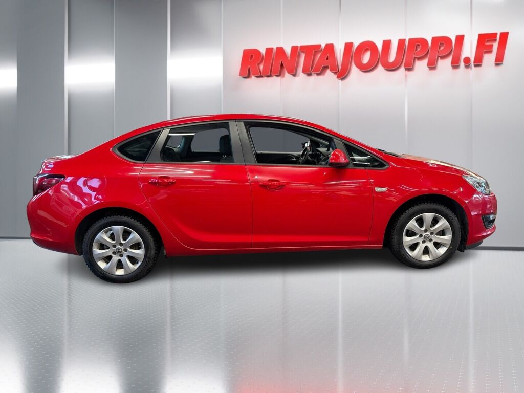 Opel Astra 2013 Punainen