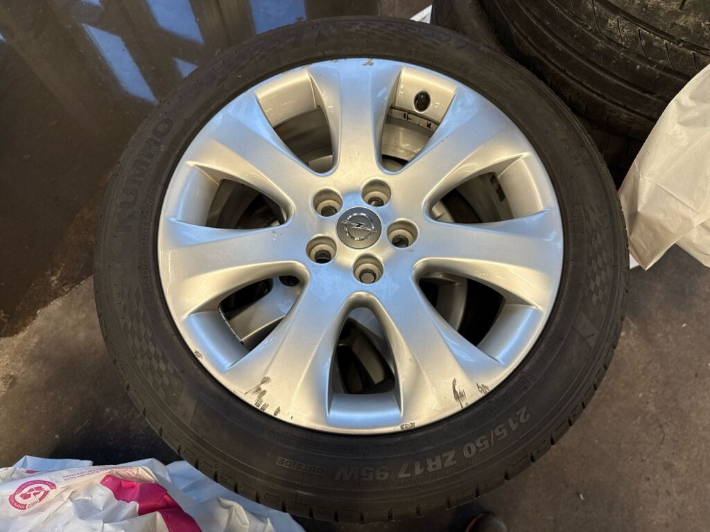 Opel Astra 2013 Punainen