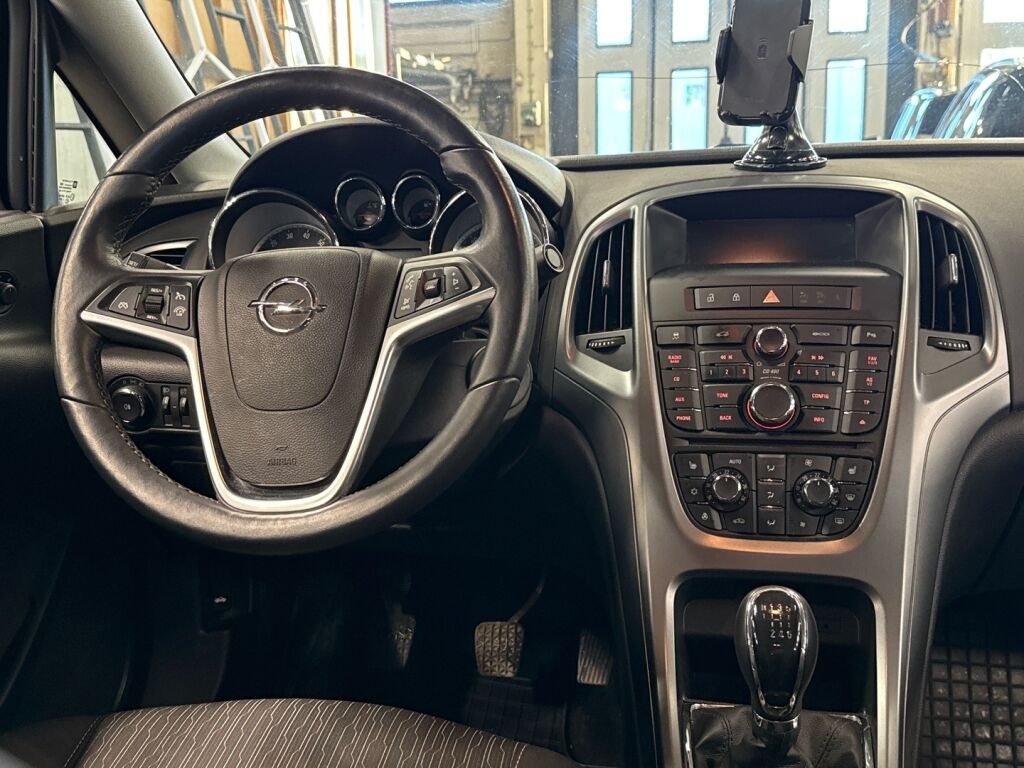 Opel Astra 2013 Punainen