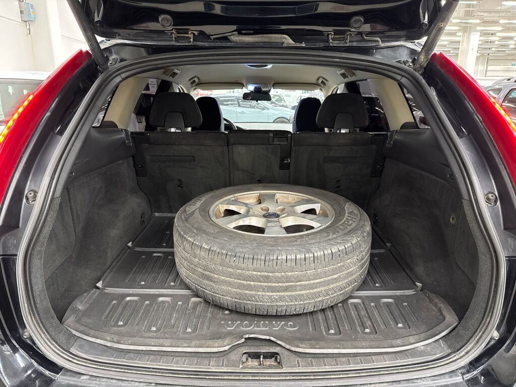 Volvo XC60 2012 Musta