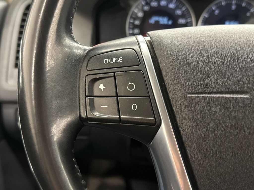 Volvo XC60 2012 Musta