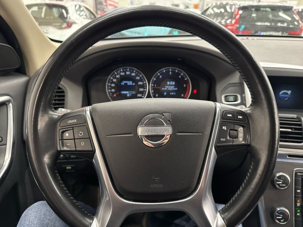 Volvo XC60 2012 Musta