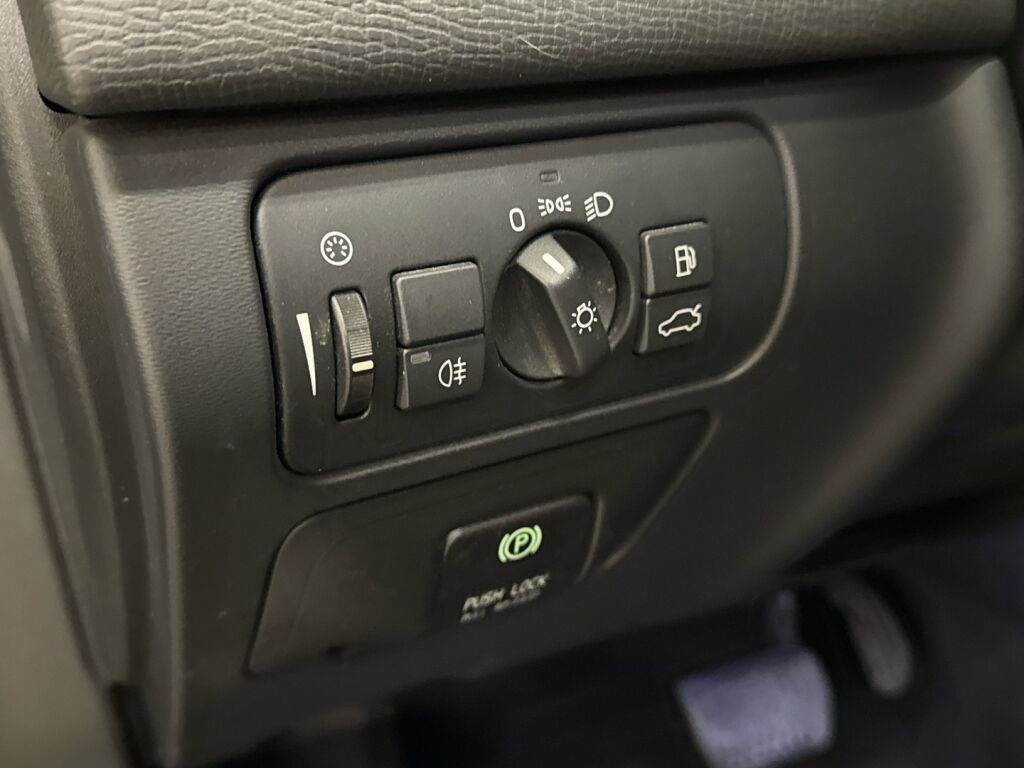 Volvo XC60 2012 Musta