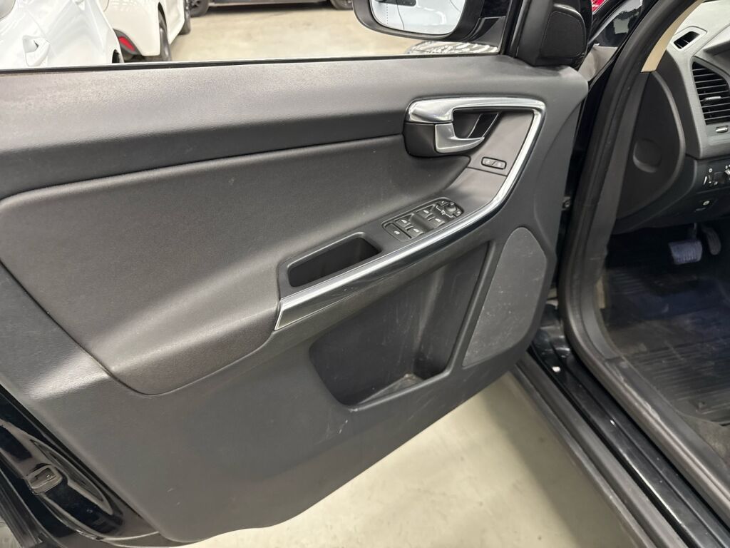 Volvo XC60 2012 Musta