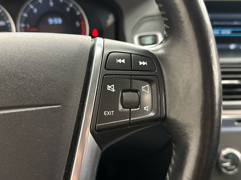 Volvo XC60 2012 Musta