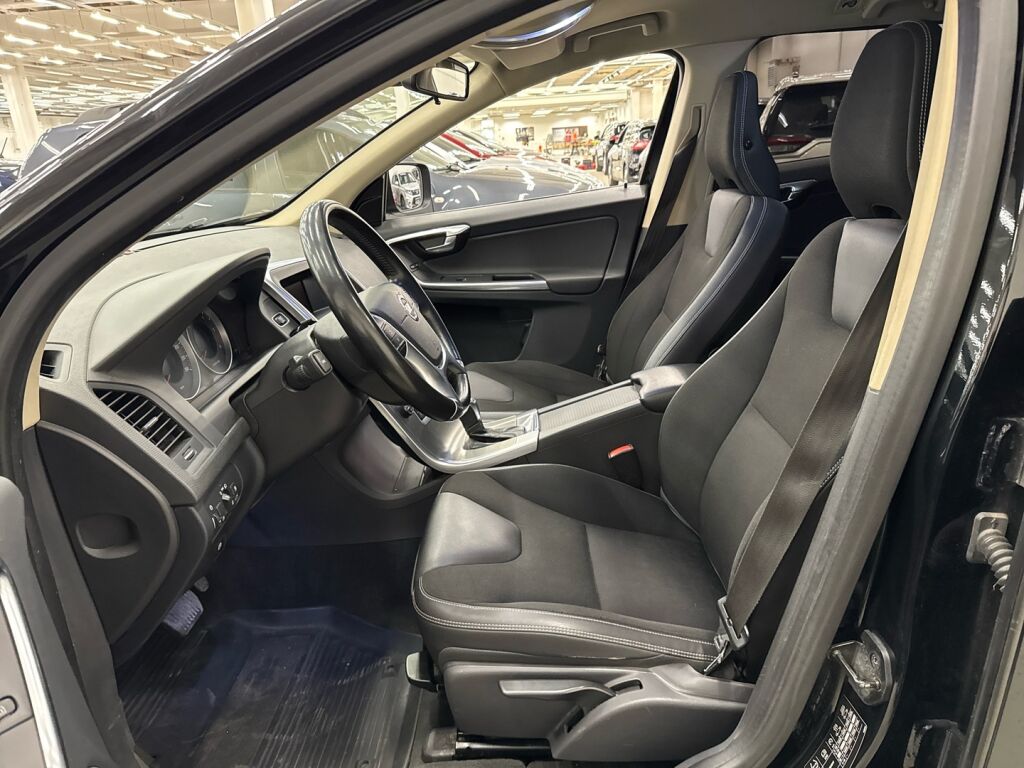 Volvo XC60 2012 Musta