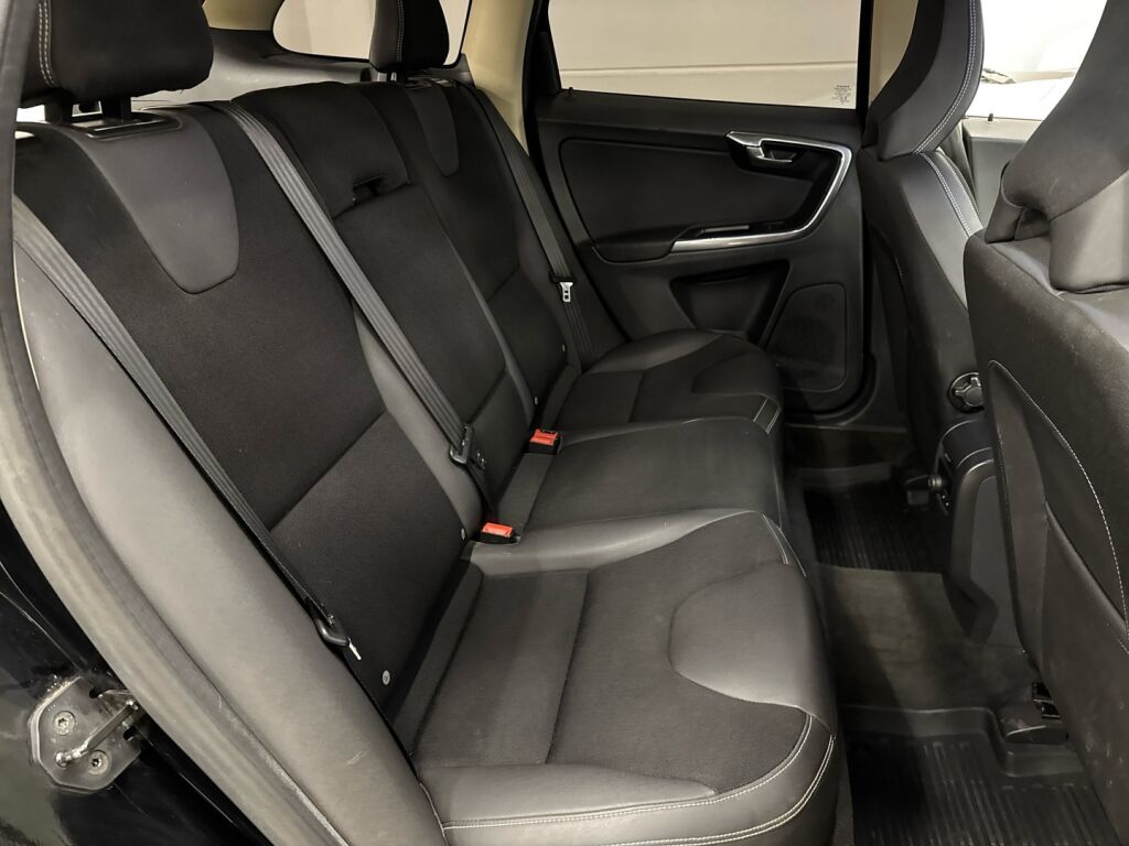 Volvo XC60 2012 Musta