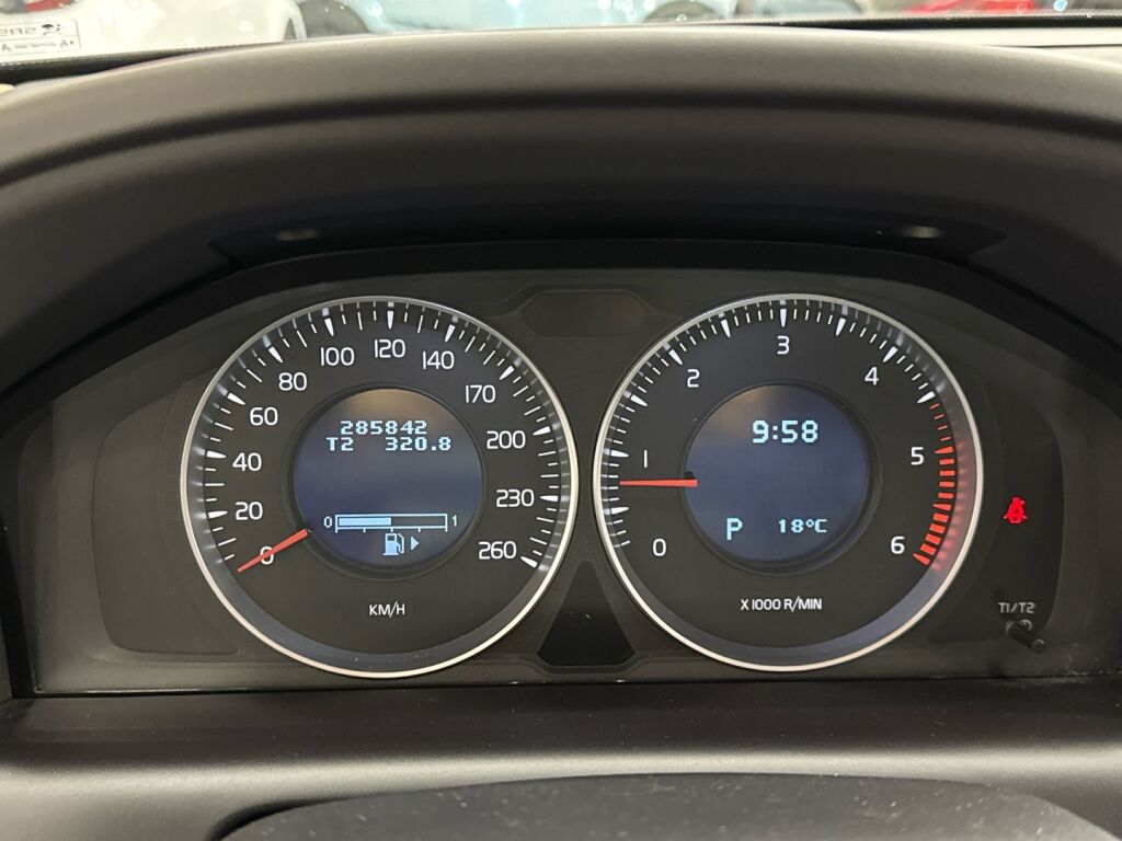 Volvo XC60 2012 Musta