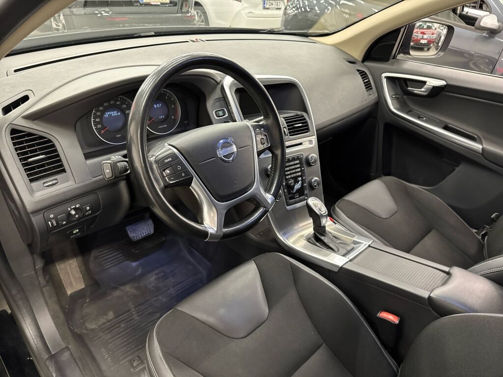 Volvo XC60 2012 Musta