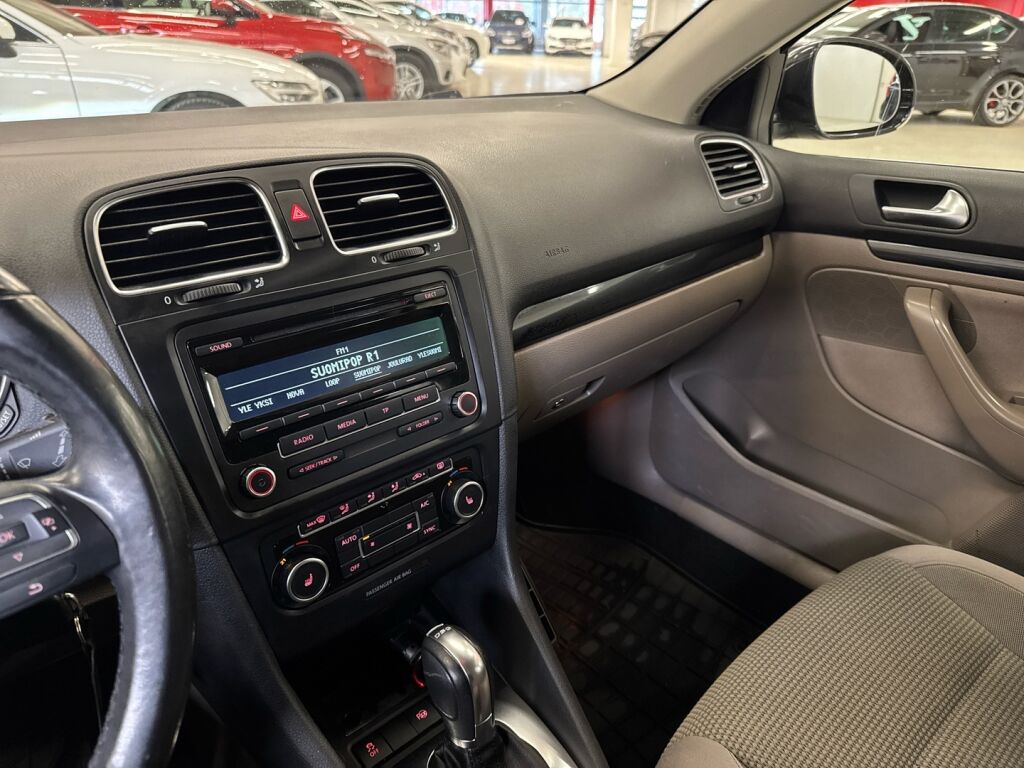 Volkswagen Golf 2013 Musta