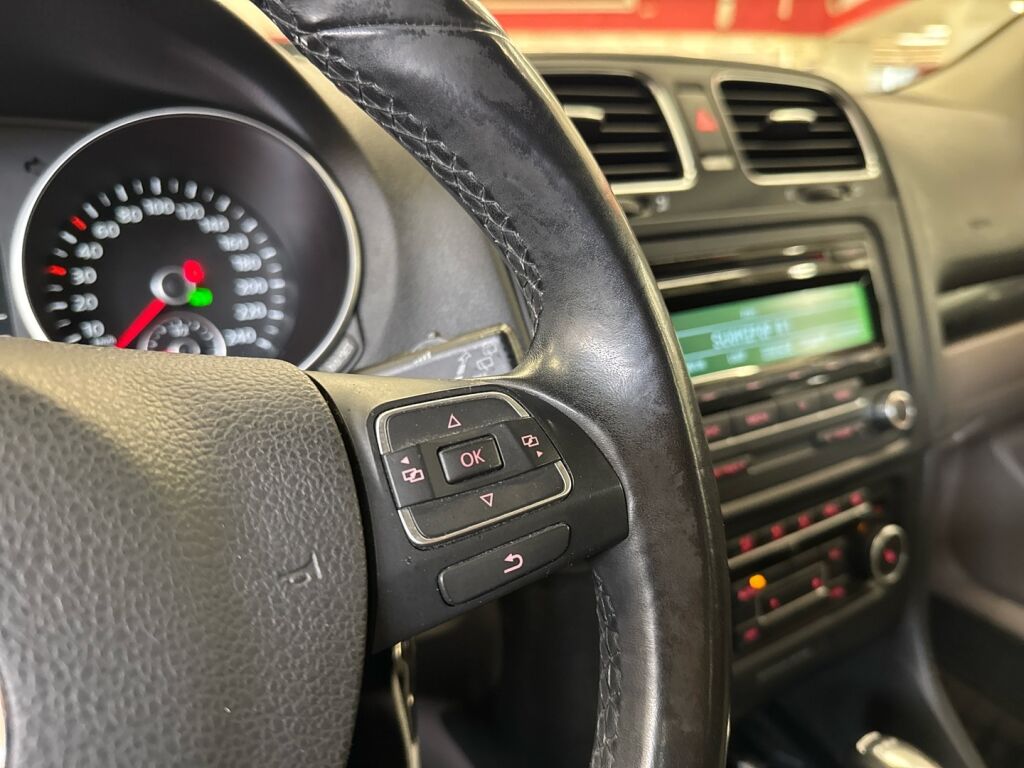 Volkswagen Golf 2013 Musta