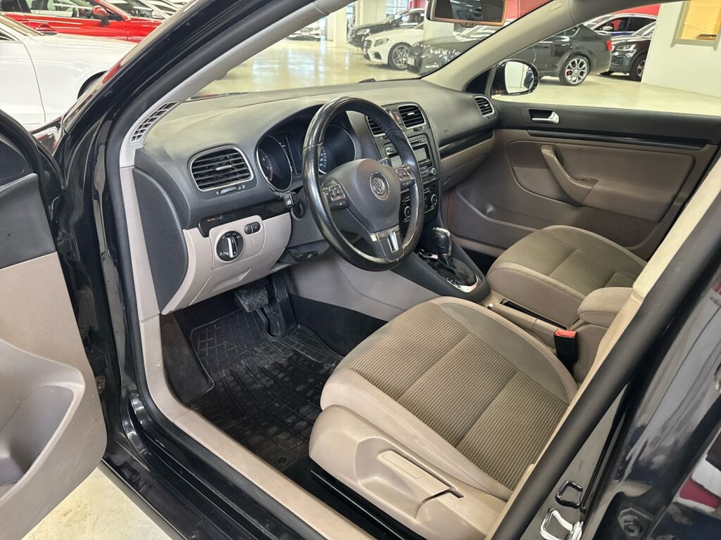 Volkswagen Golf 2013 Musta