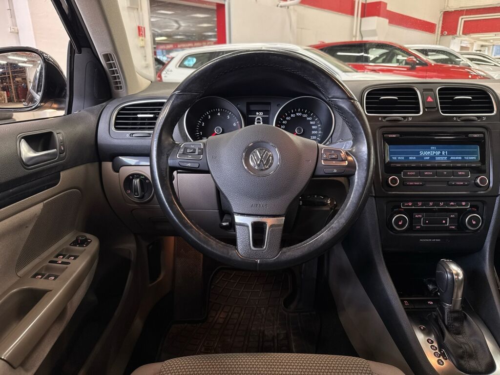 Volkswagen Golf 2013 Musta