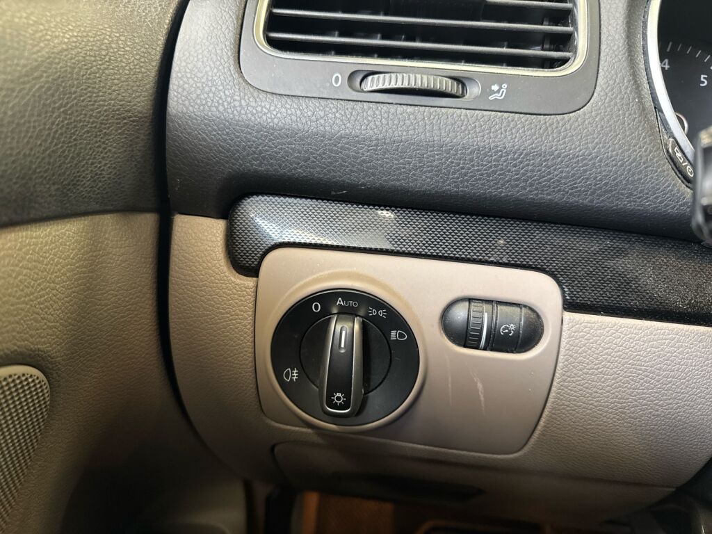 Volkswagen Golf 2013 Musta