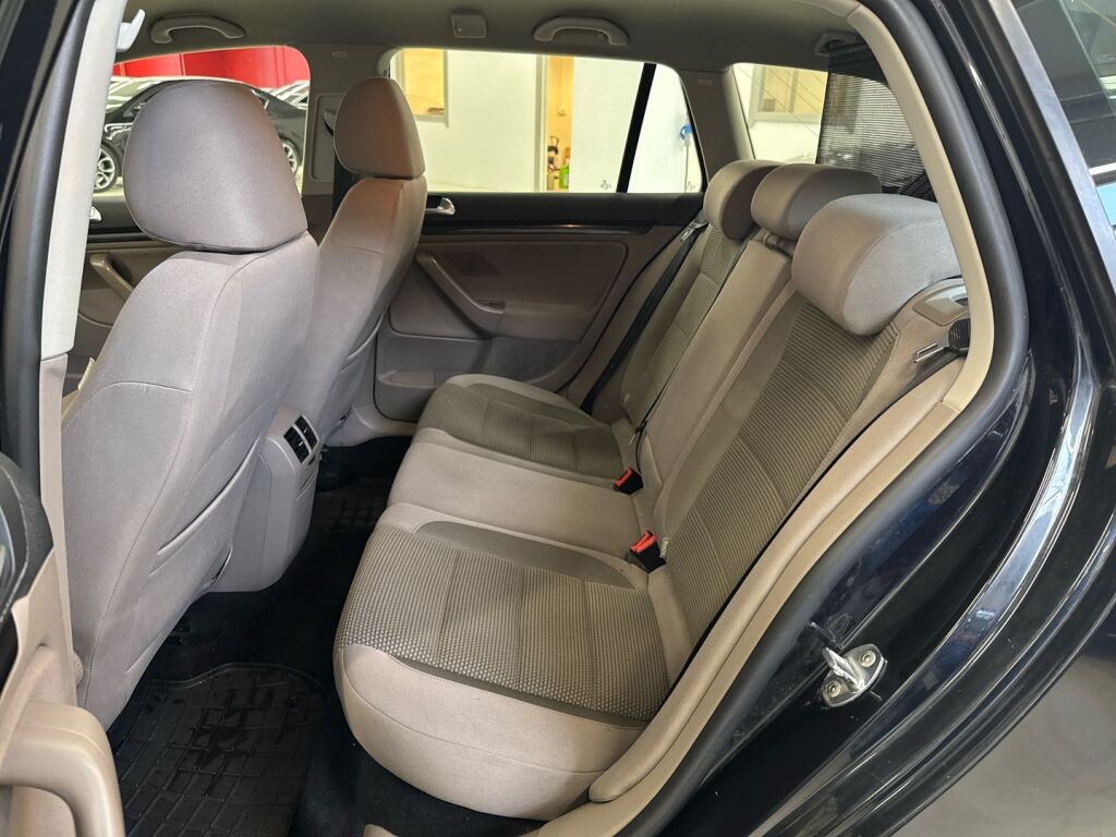 Volkswagen Golf 2013 Musta