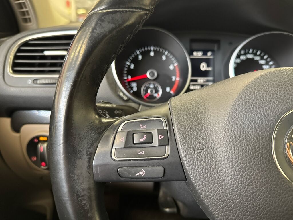 Volkswagen Golf 2013 Musta