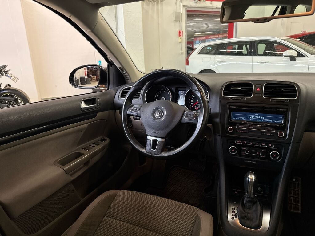 Volkswagen Golf 2013 Musta