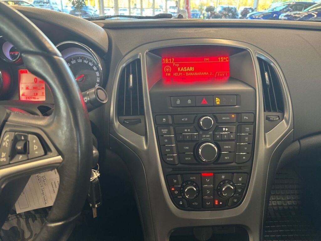 Opel Astra 2013 Valkoinen