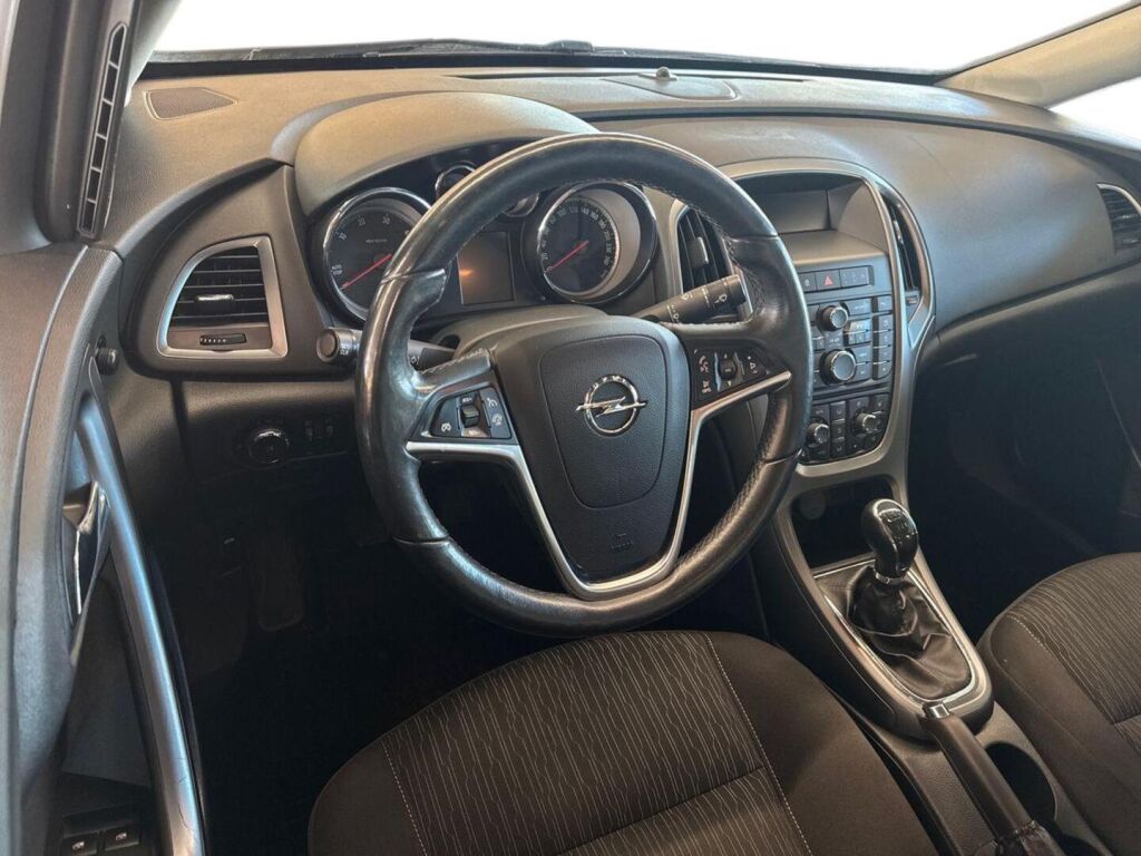 Opel Astra 2013 Valkoinen